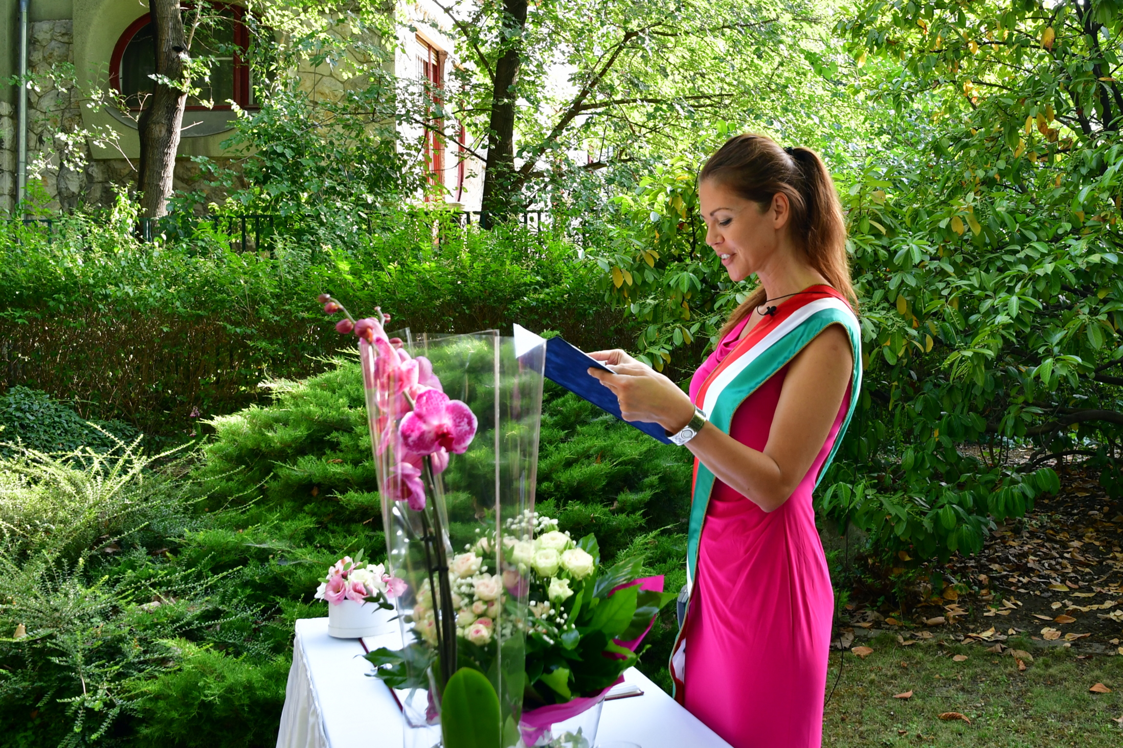 szertartasvezetokratancsiktundeeskuvo