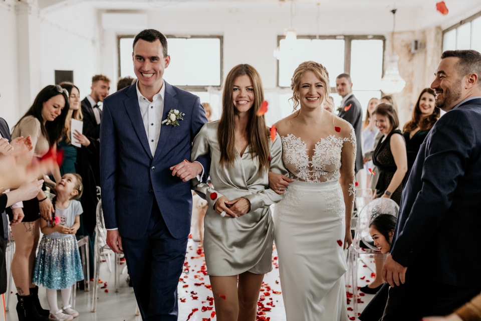 Ági és Chris magyar-angol nyelvű esküvői szertartása | Ndustrial Studio | Budapest