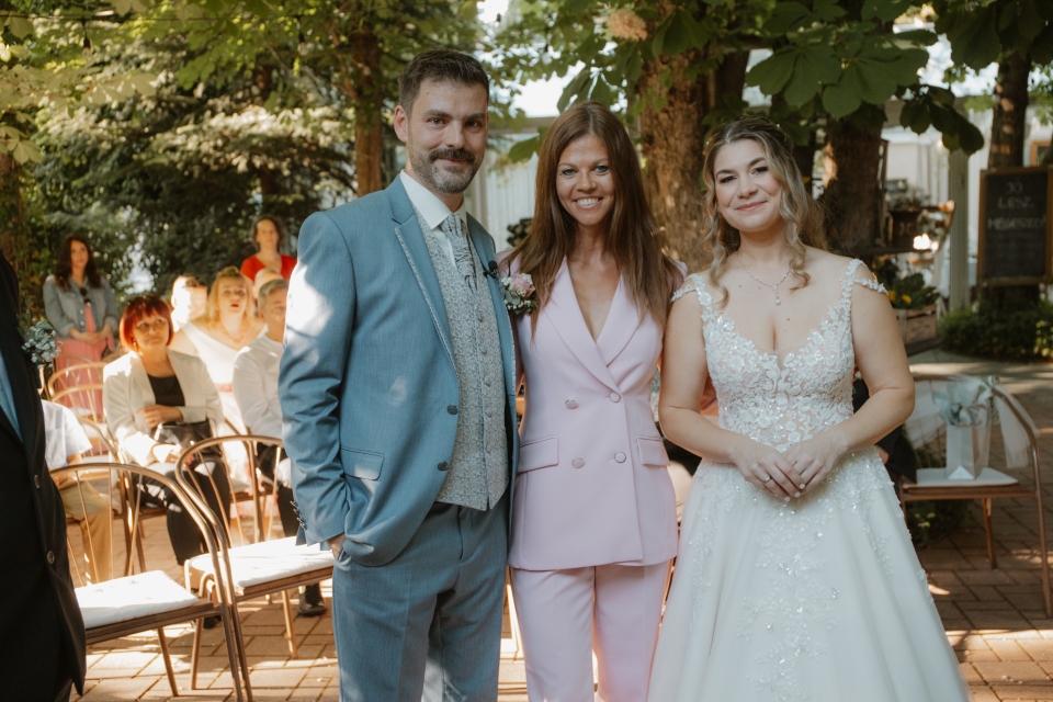 Reni & Csabi – when the heart chooses the officiant