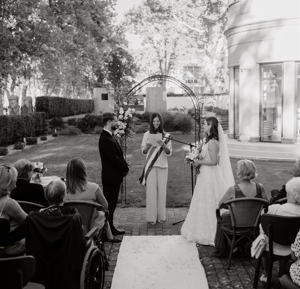 Zsófi és Tomi esküvője – szertartásvezetés és esküvői koordináció a Hotel Anna Villában, Balatonföldváron