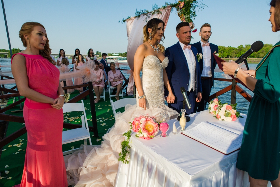 Esküvői szertartás a Dunán | Ildi & Peti