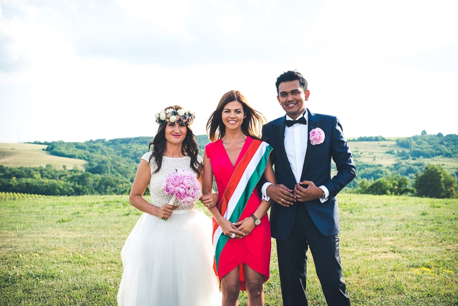 Vivien és Sam kétnyelvű esküvői szertartása | S.O.S Szertartásvezetőre van szükség