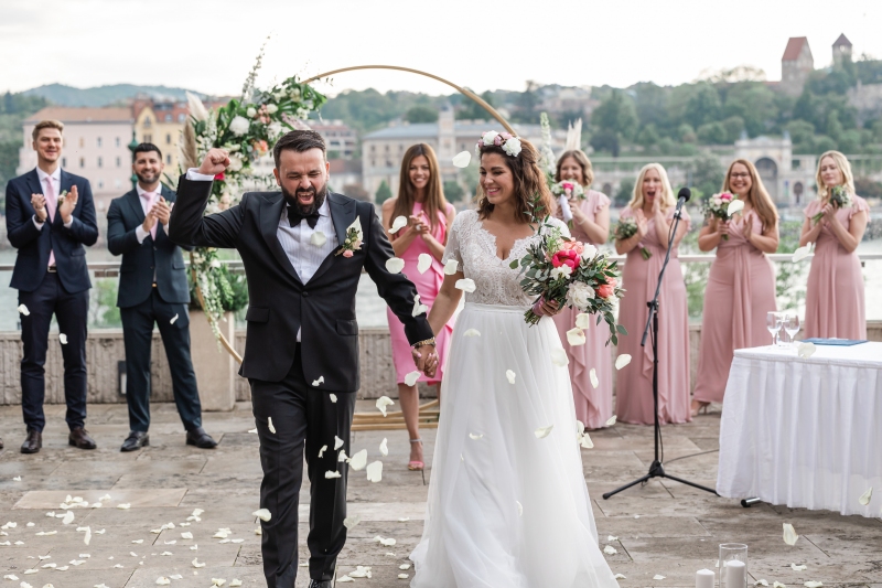 Melinda és Edin magyar-angol nyelvű esküvői szertartása | Marriott Hotel | Budapest