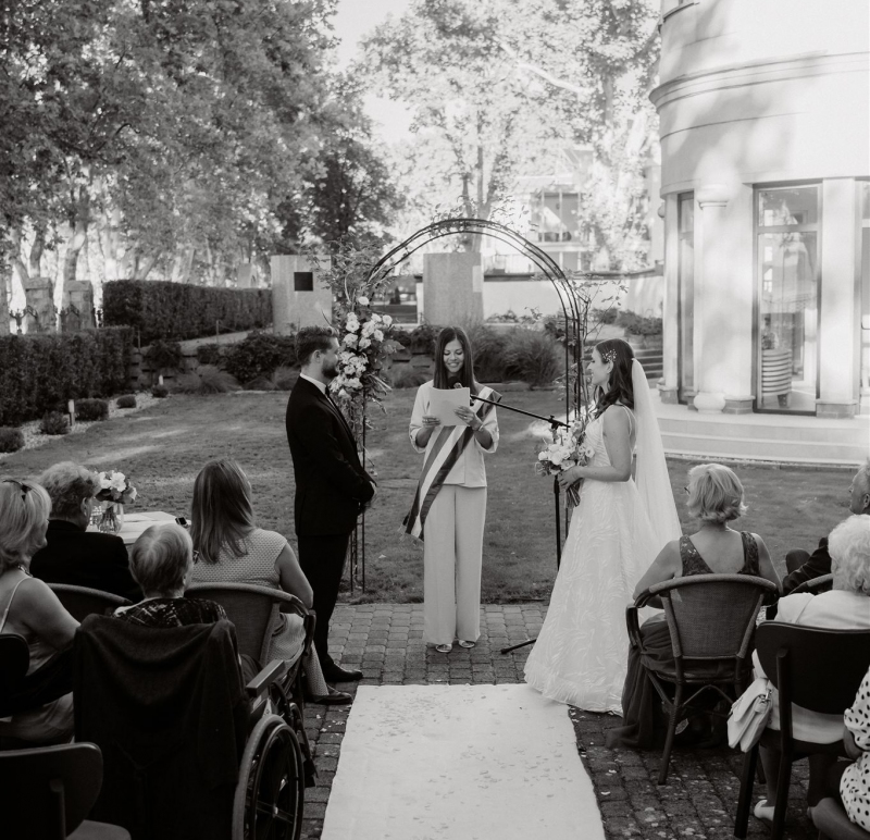 Zsófi és Tomi esküvője – szertartásvezetés és esküvői koordináció a Hotel Anna Villában, Balatonföldváron