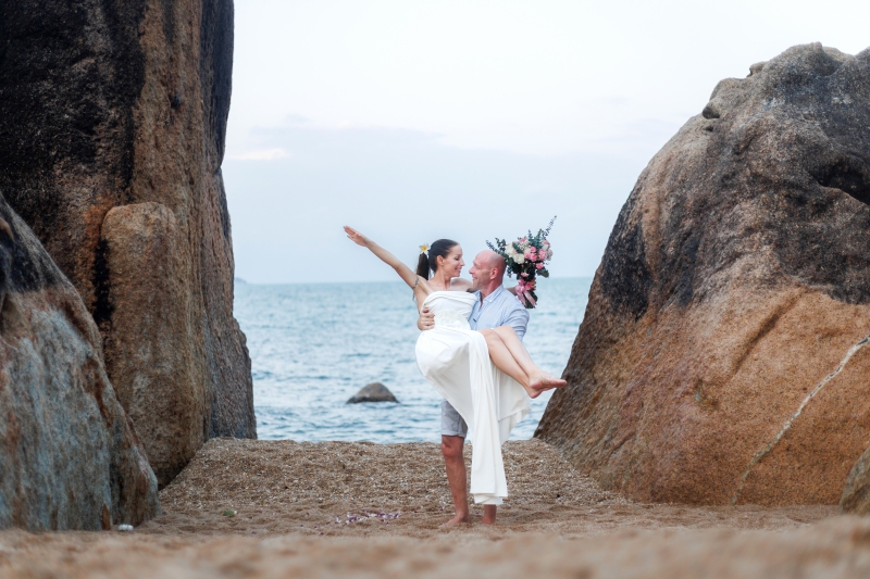 Meglepetés lánykérés és esküvői szertartás Thaiföldön – Koh Samui varázsa