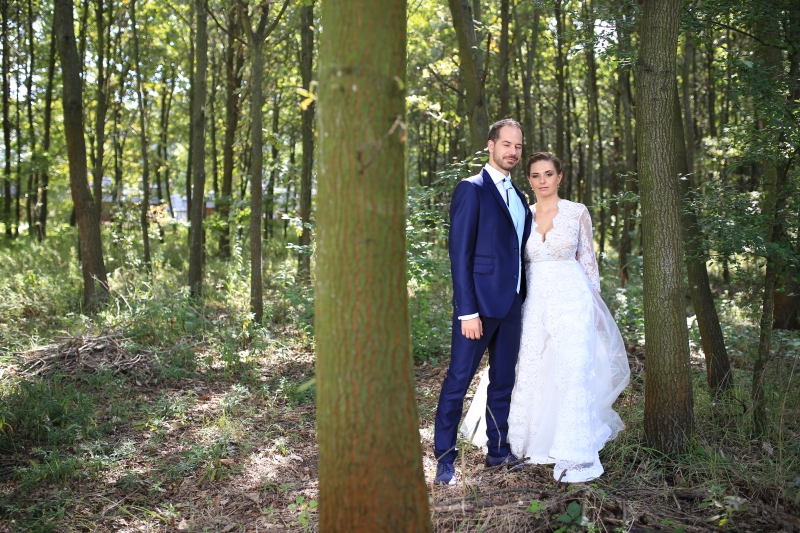 Lilla és Robi esküvői szertartása Győrben, az Achilles Parkban