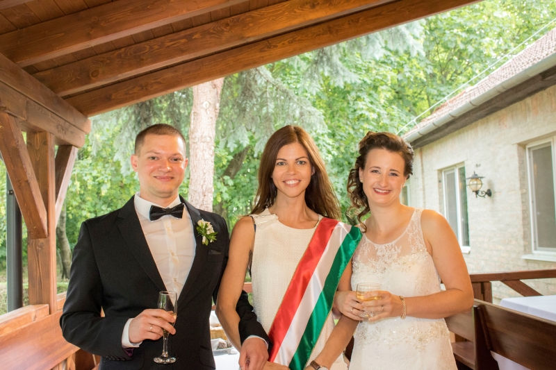 Niki és Martin esküvői szertartása az agárdi Pálmajor Pihenőparkban