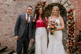 Kayleigh és Krisztián magyar-angol nyelvű esküvői szertartása | Amber Bride by Sorg Villa