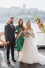 Orsi és Shady magyar-angol nyelvű esküvői szertartása | Spoon The Boat Budapest